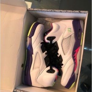 Neuf, jamais porté. Viens avec la boite et des lacets vert en plus.